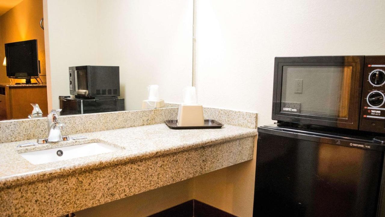 Express Inn Newport News Dış mekan fotoğraf