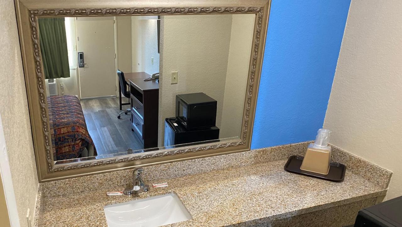 Express Inn Newport News Dış mekan fotoğraf